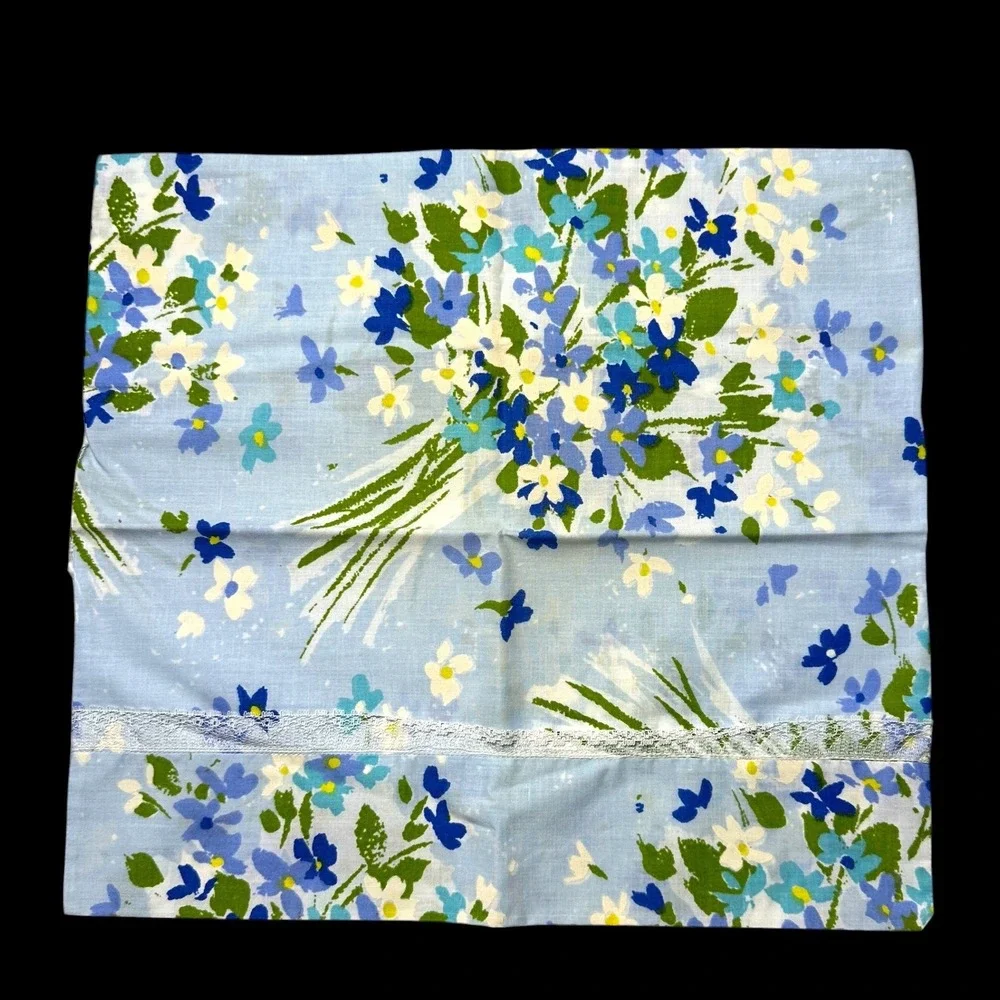 Vintage floral crib